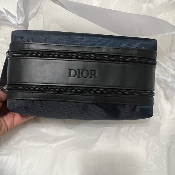 Dior
Limited Edition
Toiletry Bag - Picture 5 of 8